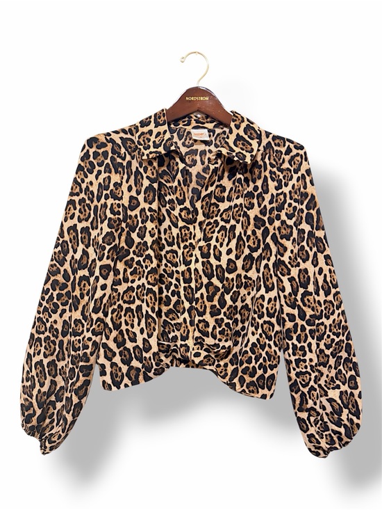 Intempo Tops - Intempo leopard print long sleeve pullover cropped top, sz M